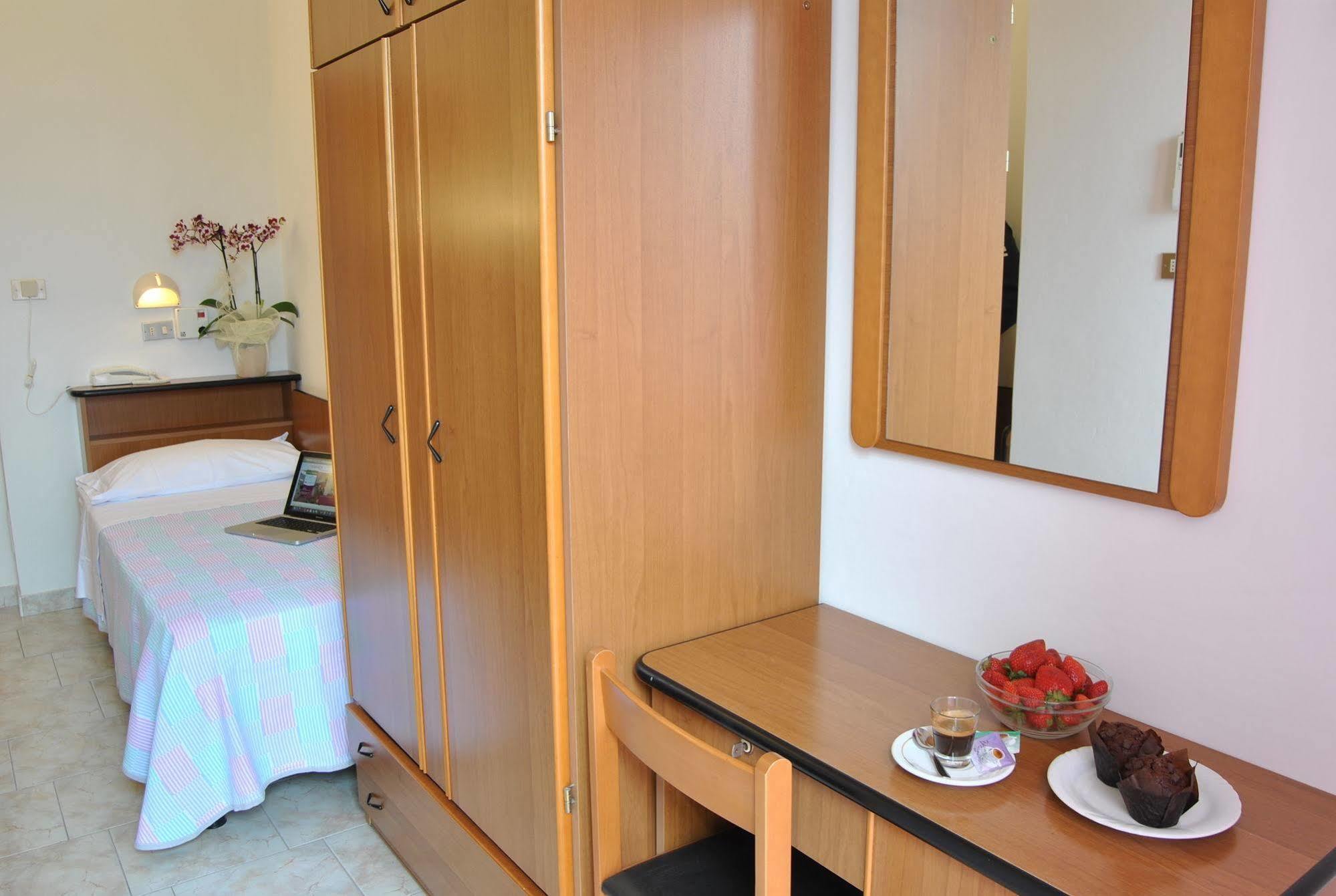 Hotel Samoa Римини Экстерьер фото